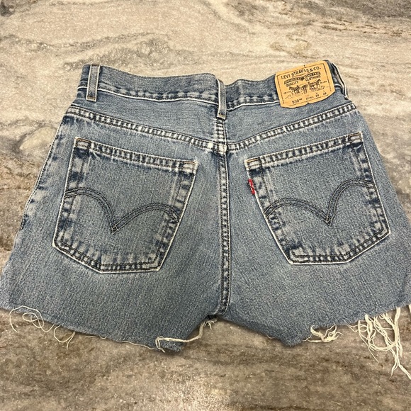 Levi’s 501 Jean shorts - Picture 2 of 3